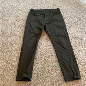 511 Levi’s olive green 33/30